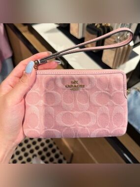New! SOLDOUT Corner Zip Wristlet In Signature Denim PINK DENIM